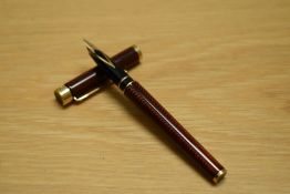 A Sheaffer Targa 1085 Classic converter cartridge fill fountain pen in laque amber moire having