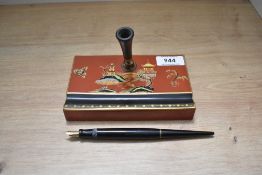 A Carltonware ceramic desk ink stand with oriental design holding a Parker Duofold desk pen
