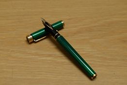 A Sheaffer Targa 1086 Classic converter cartridge fill fountain pen in laque green moire having