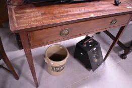 An Edwardian mahogany side table, approx. 107 x 57cm