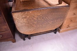 An early to mid 20th Century oak gateleg dining table