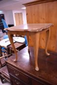 An early to mid 20th Century walnut occasional table, approx. 46 x 46cm