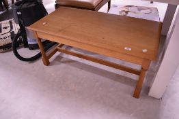 A nice quality golden oak coffee table in the Arts and Crafts style, approx. 96 x 48cm