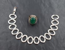 A silver bracelet having fourteen oval links with cut detail and link connectors, approx 190mm & 32g