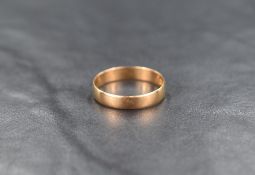 An 18ct gold wedding band, size Q & approx 2.1g