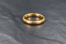 A yellow metal band, marked 22ct, ring size R, 6.2g