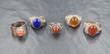 Five silver rings having amber, carnelian, striped agate and lapis lazuli stones, various sizes