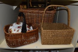 A wicker log basket, measuring 30cm x 35cm x 44cm, plus two smaller baskets and a small selection of