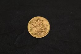 A 1914 George V Gold Sovereign, George & Dragon, Royal Mint