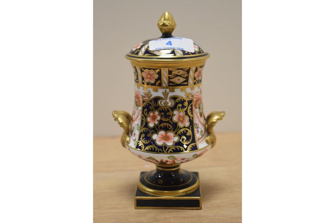 A Royal Crown Derby porcelain urn with cover, in the Traditional Imari pattern, measuring 17cm high - Image 1 of 2