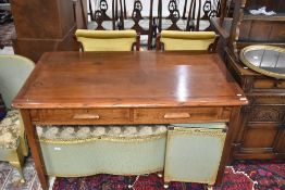 An early 20th Century oak desk/table having two frieze drawers, approx 136cm x 76cm