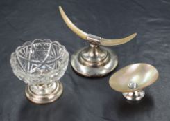An Edwardian mother-of-pearl caviar dish on a weighted silver circular step moulded pedestal foot,
