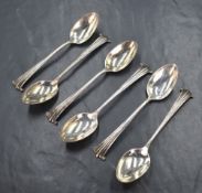 An early George V cased set of Onslow pattern teaspoons, marks for London 1912, maker Wakely &