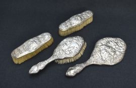 A late 19th/early 20th century silver mounted vanity set, comprising a hair brush, two clothes