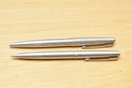 A Parker 45 Deluxe Flighter ballpoint pen and propelling pencil set.