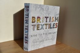 Applied Art. Parry, Linda [intro.] - British Textiles 1700 to the Present. London: V&A Publishing,
