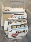 GB - COLLECTION OF FIRST DAY COVERS AND PRESENTATION PACKS - 1991-99 Collection of presentation