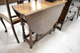 An early to mid 20th Century oak gate leg dining table, width approx. 91cm