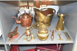 A selection of late 19th / early 20th century brass and copper wares, to include a solid brass