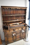 A nice quality reproduction oak dresser, width approx. 137cm