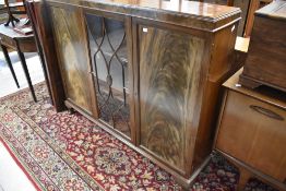 An early 20th Century mahogany bookcase having central display section, dimensions approx. W132 H108