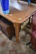 A modern pine kitchen table, approx. 140 x 83cm