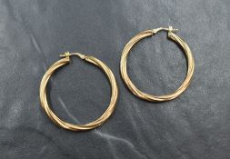 A pair of 9ct gold hoop earrings, having a twisted design with hinge clasps, 4.5g