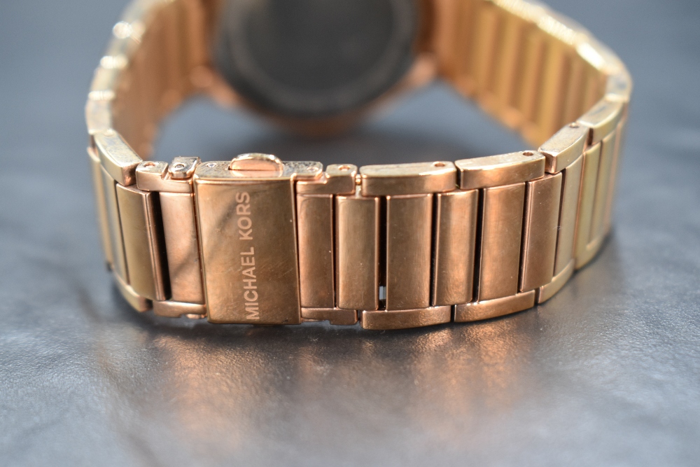 A lady's Michael Kors quartz fashion wrist watch having a diamante set dial to mother of pearl - Image 3 of 4
