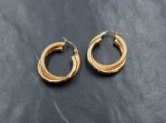 A pair of 9ct gold double hoop earrings having twist detail, approx 3.4g