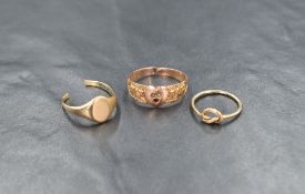 A 9ct gold Mizpah ring, having a central heart with three central stones, with Mizpah written across