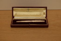 A boxed Parker 61 Presidential converter fill fountain pen 9ct gold fine barley pattern
