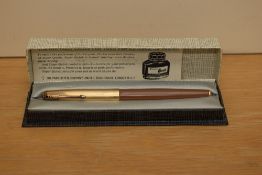 A boxed Parker 51 vacumatic fill fountain pen in Buckskin with gold filled cap