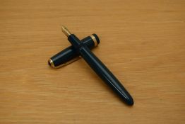 A Parker Duofold aerometric fill fountain pen in green with chevron cap band having Parker 14K