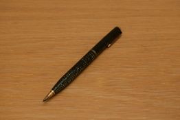 A Parker Vacumatic propelling pencil pen in emerald pearl