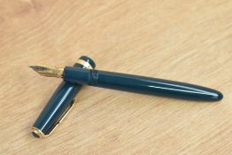 A Parker Duofold Maxima aerometric fill fountain pen in green with single gold chevron cap band