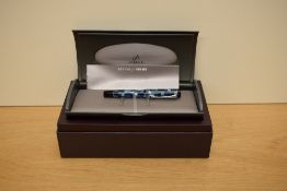 A boxed Parker Duofold Demi cartridge fill fountain pen in Check marine having Duofold Parker 18k