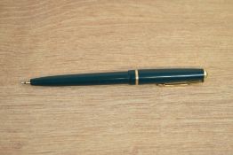 A Parker Duofold ballpoint pen in green with single gold chevron cap band
