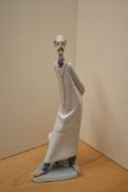 A Lladro porcelain figure 'The Doctor', number 4602 and stands at 37cm tall.