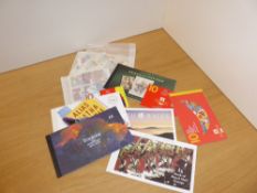 GB SMALL COLLECTION OF BOOKLETS AND MNH ITEMS IN GLASSINES APX £50 FACE Small ranges of booklets -