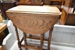 An early 20th Century oak gateleg occasional table