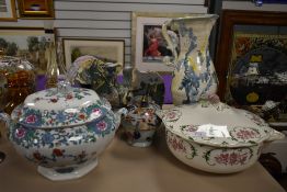 A large Wedgwood 'Canthus' design tutreen and a similar large Weidon Ware tureen sold along with two