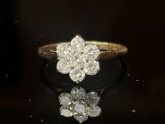 18ct Gold diamond cluster ring set with 7 diamonds