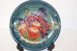 Moorcroft charger finches & fruit Sally Tuffin Diameter 26 cm