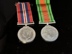 2x WWII medals 1939-45 medal & 193-45 defence meda