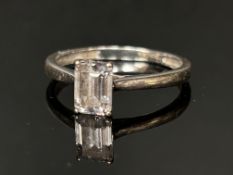 9ct Gold ring set with cz stone Size Q 2.1g