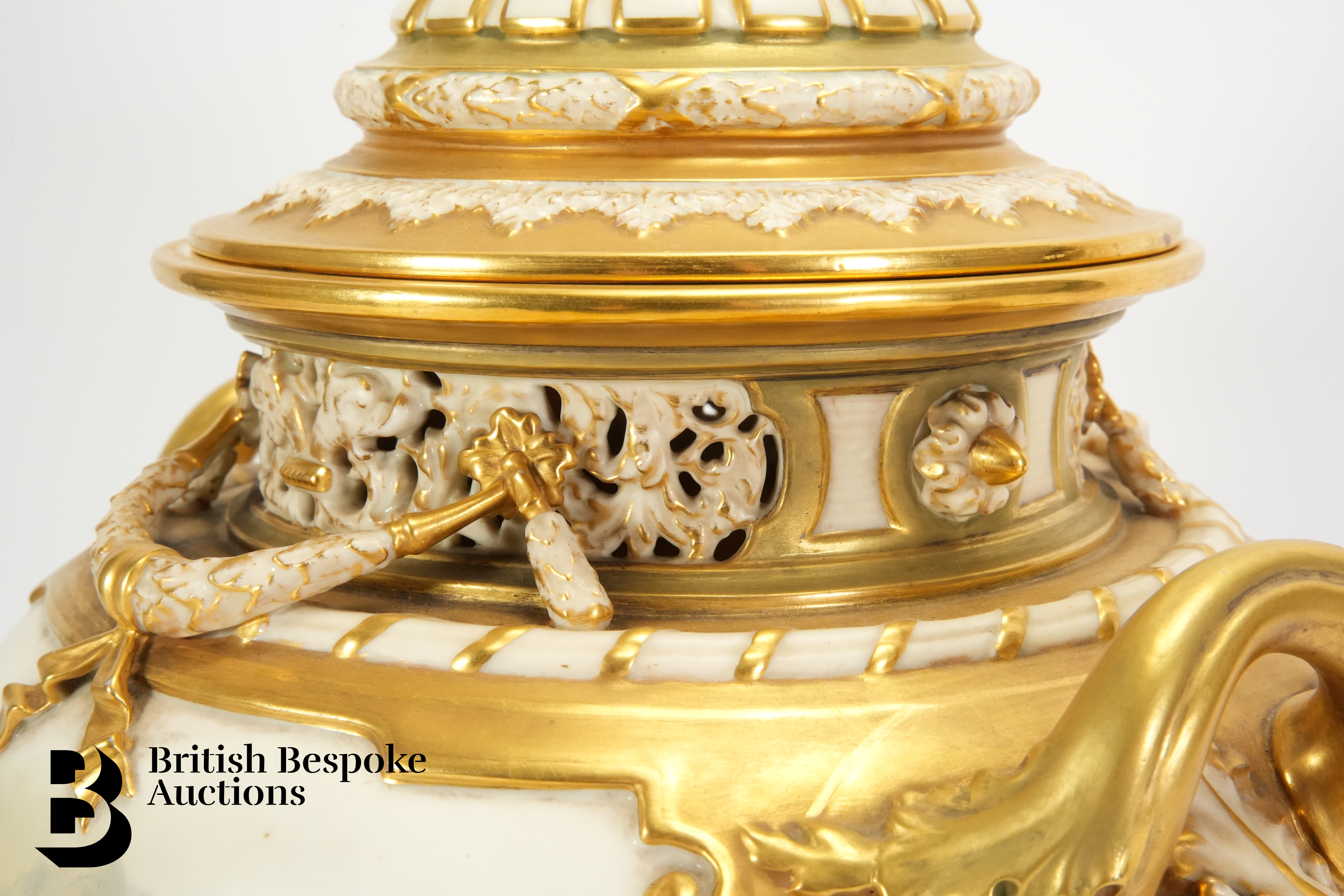 Royal Worcester Vase and Cover Signed by John Stinton - Image 11 of 14