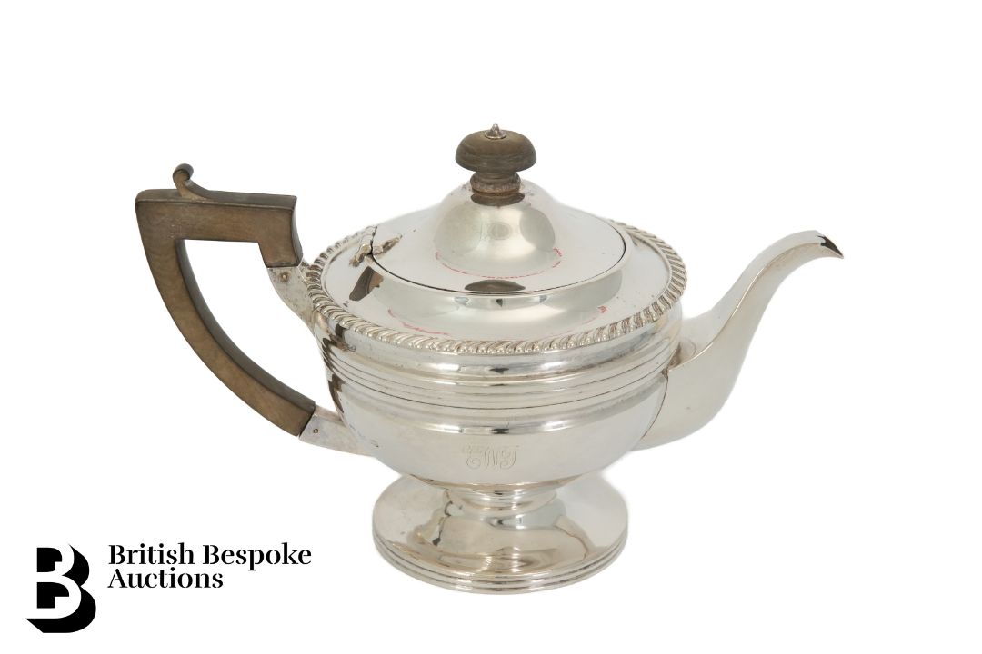 George V Silver Tea Pot - Image 1 of 5
