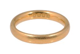 A 22ct gold wedding band