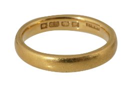 A 22ct wedding band