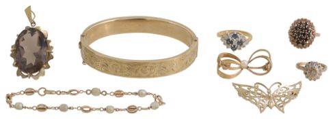 A collection of lady's jewellery